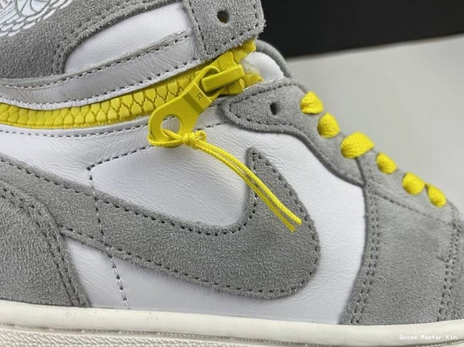 Smoke Air Switch 1 Jordan Light High CW6576-100 0608